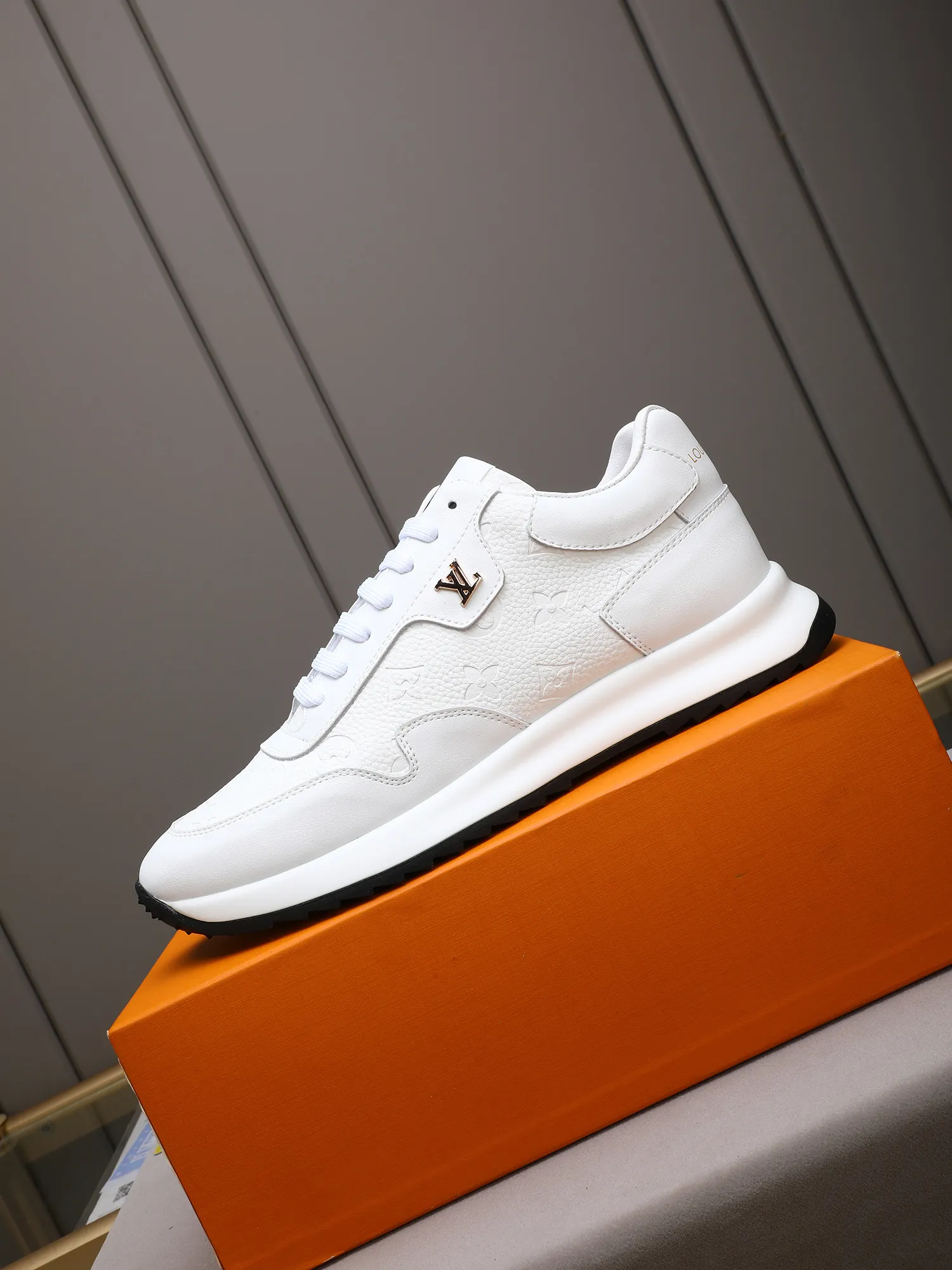 Men's shoes 💰460 [LV] Imported calfskin embossed, breathable first-layer sheep lining ✊✊Fashionable, crisp, stylish, more eye-catching and more classy. It will subvert the old idea and be a must-have for fashionistas who want to spend time with you! Must keep it for yourself! High and comfortable but low, high-end quality workmanship. 38-44 (45 customized)